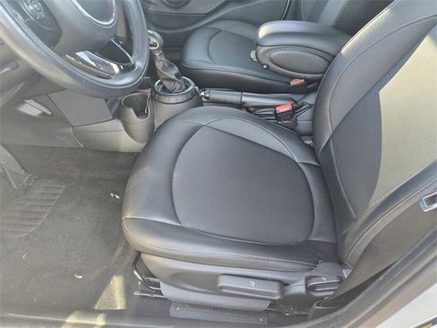 Used 2015 MINI Cooper 4-Door Hardtop image 22