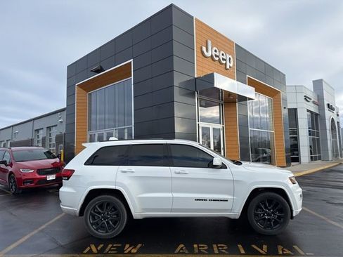 Used 2017 Jeep Grand Cherokee Altitude image 1