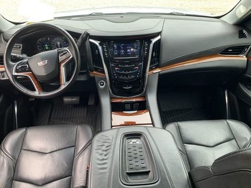 Used 2017 Cadillac Escalade Luxury AWD/4WD image 23