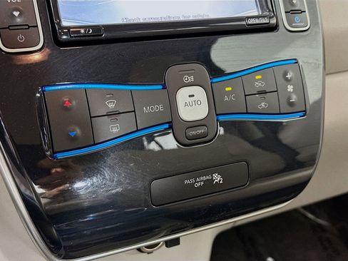 Used 2011 Nissan Leaf SL w/ Eco Design Pkg image 17