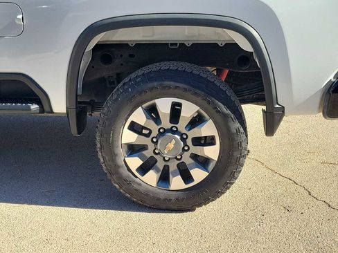 Used 2024 Chevrolet Silverado 2500 Custom w/ Custom Convenience Package image 8