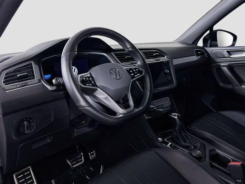 Certified 2023 Volkswagen Tiguan SE R-Line AWD/4WD image 9