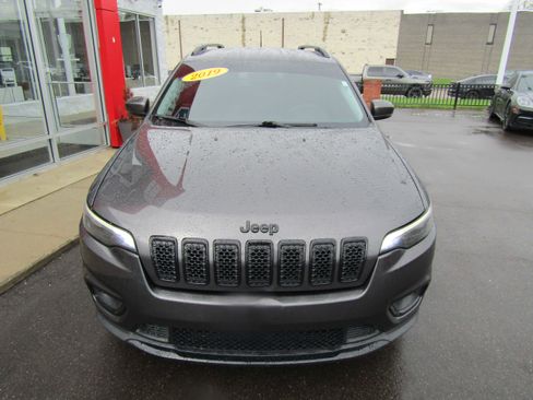 Used 2019 Jeep Cherokee Latitude Plus image 5
