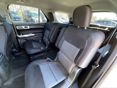 Used 2023 Ford Explorer XLT AWD/4WD image 14