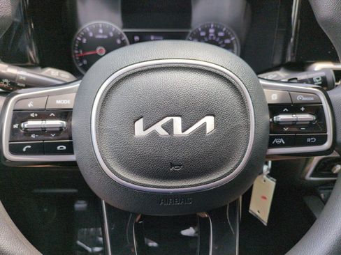 Used 2023 Kia Sorento LX FWD image 17