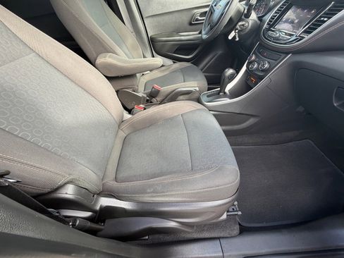 Used 2021 Chevrolet Trax LS w/ Tint and Cruise Package image 29