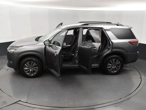 Used 2024 Nissan Pathfinder SV FWD image 7