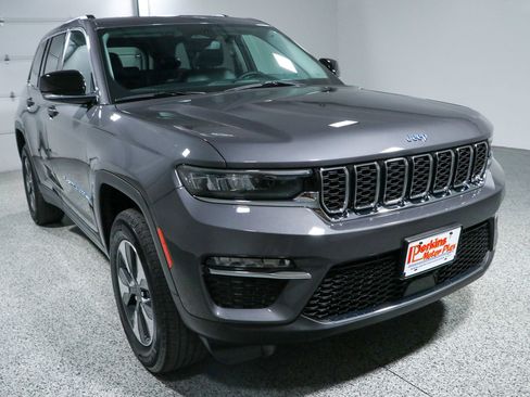 Used 2023 Jeep Grand Cherokee 4WD 4xe image 5
