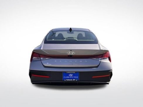 Used 2025 Hyundai Elantra SE image 6
