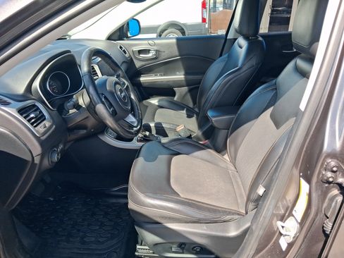 Used 2018 Jeep Compass Latitude w/ Popular Equipment Group FWD image 10