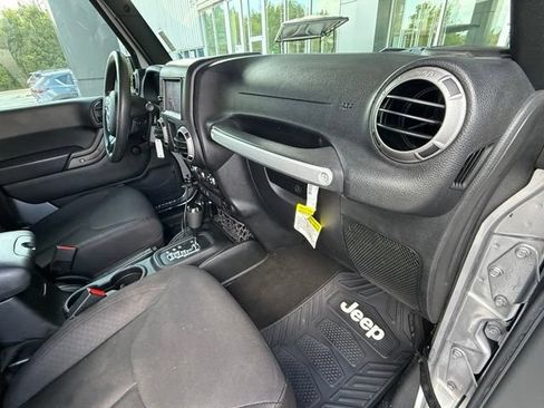 Used 2017 Jeep Wrangler Sport AWD/4WD image 14