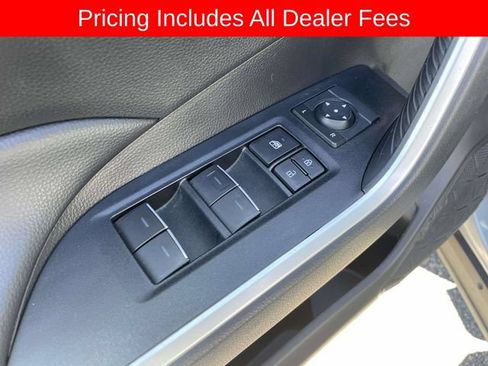 Used 2025 Toyota RAV4 XLE AWD/4WD image 19