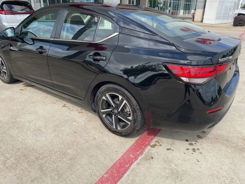 Used 2024 Nissan Sentra SV FWD image 15