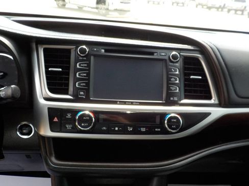 Used 2016 Toyota Highlander Limited Platinum image 16
