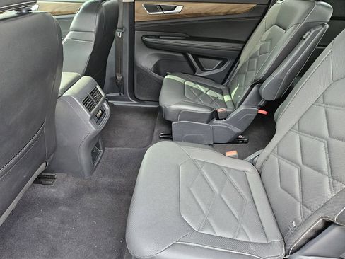 Used 2024 Volkswagen Atlas SE FWD image 21