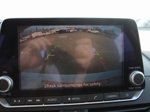 Used 2025 Nissan Altima 2.5 SV image 18