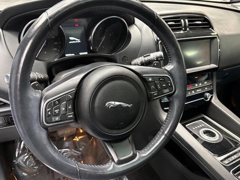 Used 2020 Jaguar F-PACE Premium image 26