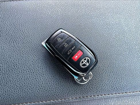 Used 2025 Toyota Camry XLE FWD image 11