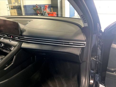 Used 2023 Hyundai Elantra SEL w/ Convenience Package FWD image 13