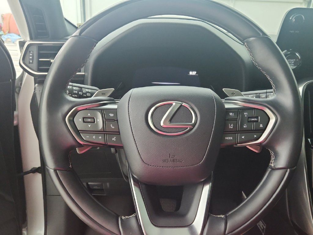 Used 2024 Lexus LX 600 4WD w/ Luxury Package image 24