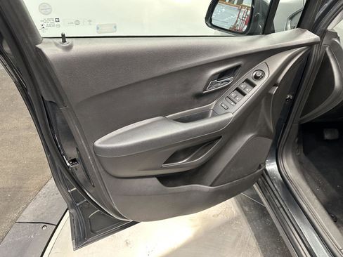 Used 2018 Chevrolet Trax LT image 12