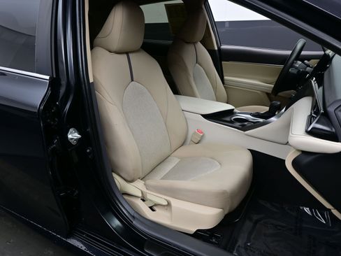 Used 2021 Toyota Camry LE FWD image 13