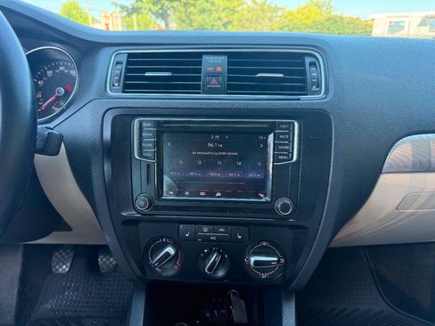 Used 2017 Volkswagen Jetta SE FWD image 13