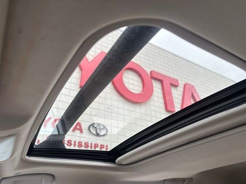 Used 2023 Toyota RAV4 XLE Premium image 16