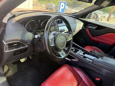 Used 2017 Jaguar F-PACE R-Sport image 4