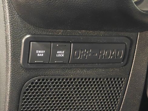 Used 2016 Jeep Wrangler Unlimited Rubicon w/ Connectivity Group AWD/4WD image 8