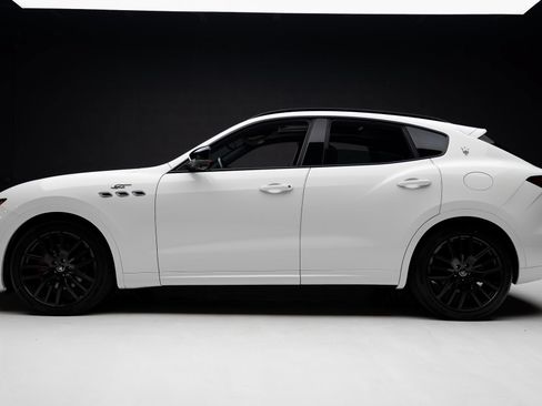 Used 2022 Maserati Levante GT AWD/4WD image 18