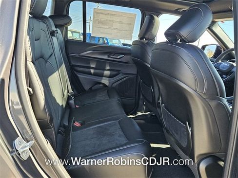 New 2025 Jeep Grand Cherokee Altitude image 16