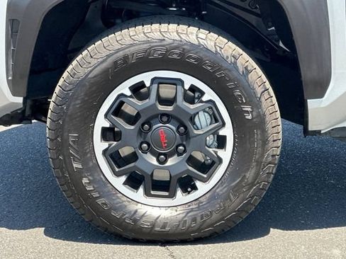 Used 2024 Toyota Tacoma TRD Off-Road w/ TRD Off Road Premium Package AWD/4WD image 28