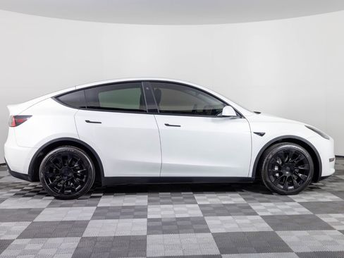 Used 2021 Tesla Model Y Long Range image 9