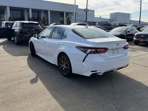 Used 2024 Toyota Camry SE image 7