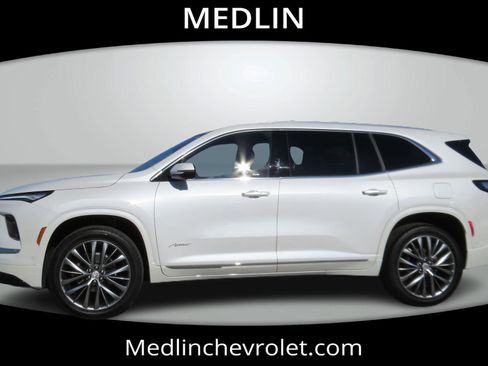 Used 2025 Buick Enclave Avenir w/ Super Cruise Package image 5
