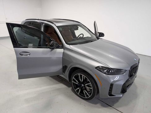 Used 2025 BMW X5 M60i AWD/4WD image 16