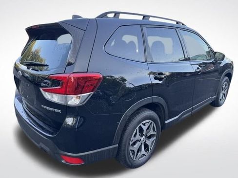 Used 2023 Subaru Forester Premium image 4