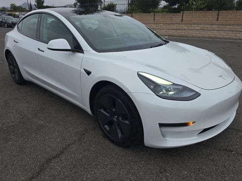 Used 2023 Tesla Model 3 Standard Range image 2