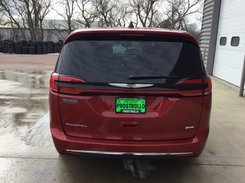 New 2026 Chrysler Pacifica Select AWD/4WD image 4