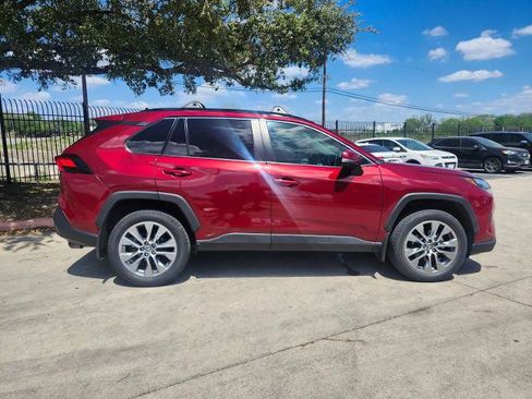 Used 2023 Toyota RAV4 XLE Premium FWD image 3
