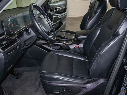 Used 2025 Kia Telluride S image 8