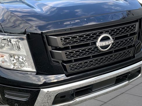 Used 2024 Nissan Titan SV w/ SV Convenience Package RWD image 27