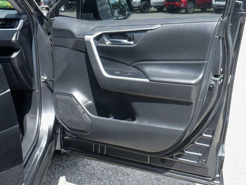 Used 2020 Toyota RAV4 XLE AWD/4WD image 37