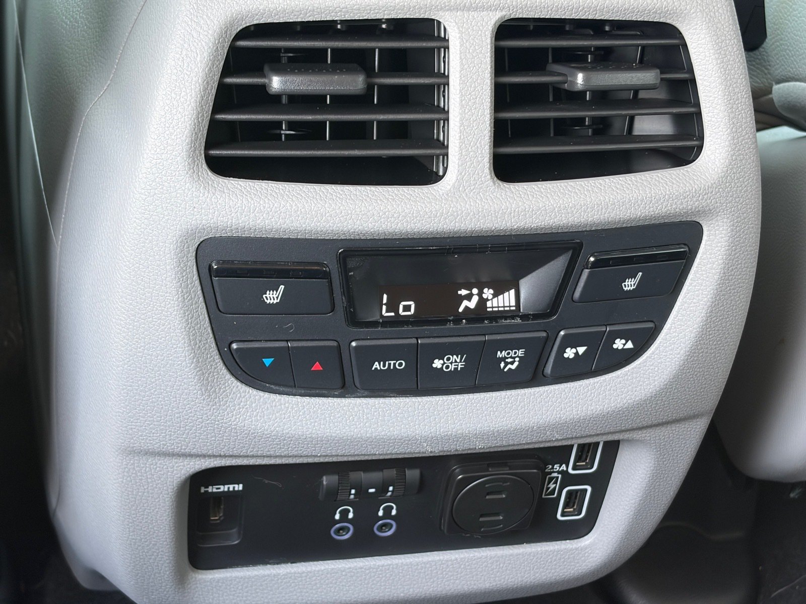 Used 2019 Honda Pilot Touring image 14