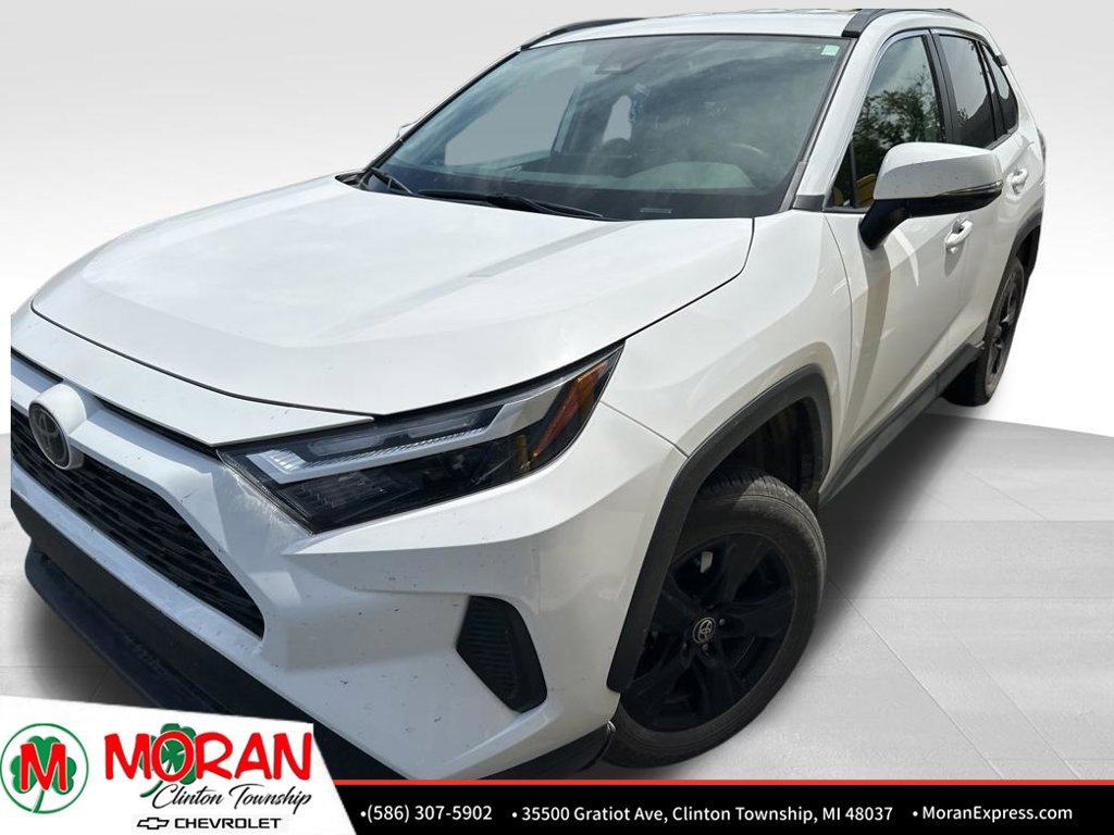 Used 2025 Toyota RAV4 XLE AWD/4WD image 2