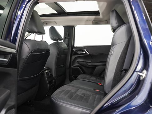 Used 2024 Mitsubishi Outlander SE AWD/4WD image 18
