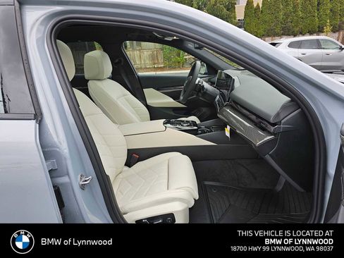 New 2026 BMW 550e xDrive AWD/4WD image 11