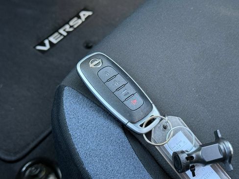 Used 2025 Nissan Versa SV FWD image 21