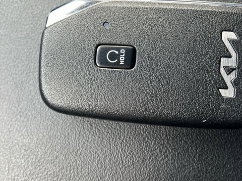 Used 2023 Kia Sorento S image 30